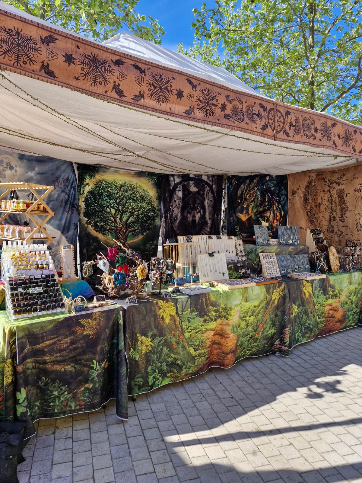 Stand installé pour la convention médiéval